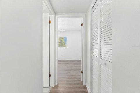 Condo in Treasure Island, Florida, 1 bedroom № 2145543 - photo 28