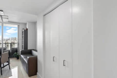 Купить кондоминиум в Санни-Айлс-Бич, Флорида 3 спальни, 175.77м2, № 2026132 - фото 24