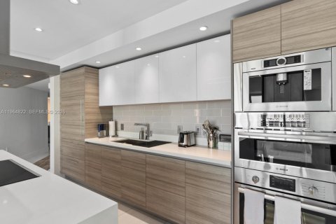 Купить кондоминиум в Санни-Айлс-Бич, Флорида 3 спальни, 175.77м2, № 2026132 - фото 4