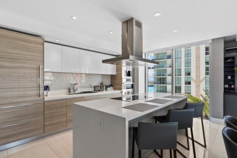 Купить кондоминиум в Санни-Айлс-Бич, Флорида 3 спальни, 175.77м2, № 2026132 - фото 2