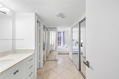 Condo in Aventura, Florida, 2 bedrooms  № 1934572 - photo 24