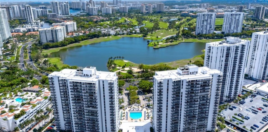 Condo à Aventura, Floride, 2 chambres № 1934572