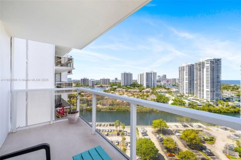 Condo in Aventura, Florida, 2 bedrooms  № 1934572 - photo 26