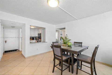 Condo in Aventura, Florida, 2 bedrooms  № 1934572 - photo 14