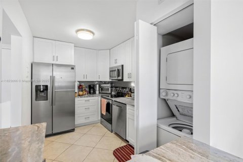Condo in Aventura, Florida, 2 bedrooms  № 1934572 - photo 17