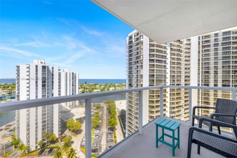 Condo in Aventura, Florida, 2 bedrooms  № 1934572 - photo 25