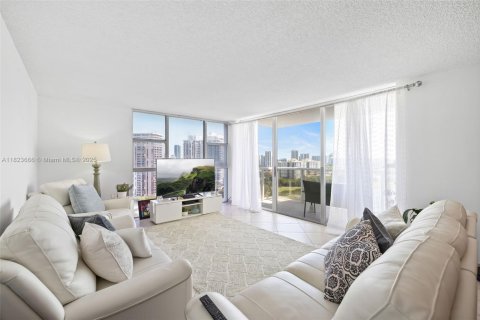 Condo in Aventura, Florida, 2 bedrooms  № 1934572 - photo 10