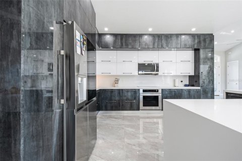 Купить виллу или дом в Лейк-Уэльс, Флорида 3 комнаты, 221.48м2, № 2231766 - фото 20