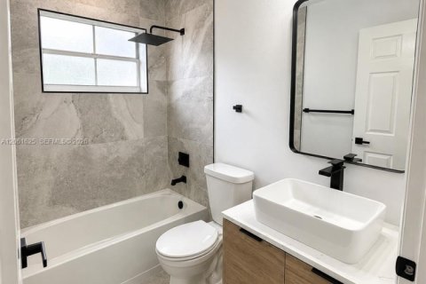 Villa ou maison à vendre à Pembroke Pines, Floride: 5 chambres, 174.47 m2 № 2246815 - photo 16