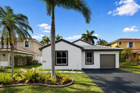 Villa ou maison à Pembroke Pines, Floride 5 chambres, 174.47 m2 № 2246815