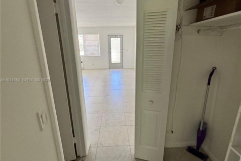 Condominio en venta en West Palm Beach, Florida, 1 dormitorio, 51.84 m2 № 2034422 - foto 17