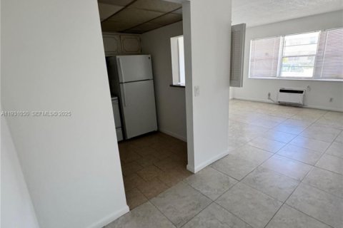 Condominio en venta en West Palm Beach, Florida, 1 dormitorio, 51.84 m2 № 2034422 - foto 14
