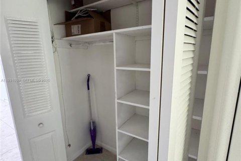 Condominio en venta en West Palm Beach, Florida, 1 dormitorio, 51.84 m2 № 2034422 - foto 9