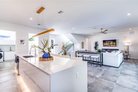House in Sarasota, Florida 6 bedrooms, 325.16 sq.m. № 1370091 - photo 8