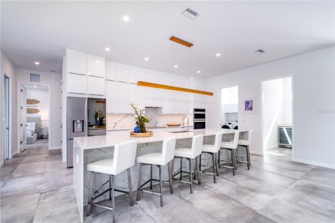 House in Sarasota, Florida 6 bedrooms, 325.16 sq.m. № 1370091 - photo 9