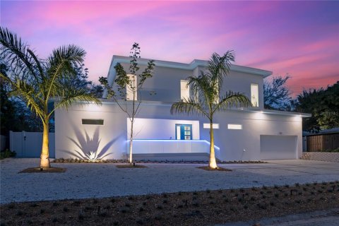 House in Sarasota, Florida 6 bedrooms, 325.16 sq.m. № 1370091 - photo 2