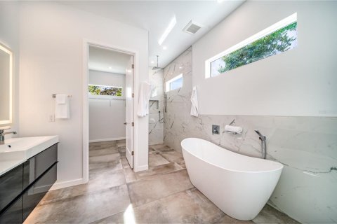 House in Sarasota, Florida 6 bedrooms, 325.16 sq.m. № 1370091 - photo 27