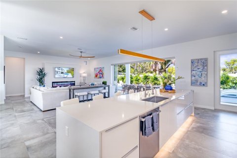 House in Sarasota, Florida 6 bedrooms, 325.16 sq.m. № 1370091 - photo 4