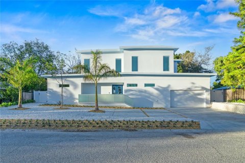 House in Sarasota, Florida 6 bedrooms, 325.16 sq.m. № 1370091 - photo 1
