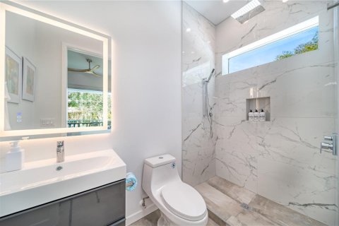 House in Sarasota, Florida 6 bedrooms, 325.16 sq.m. № 1370091 - photo 26
