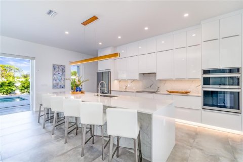House in Sarasota, Florida 6 bedrooms, 325.16 sq.m. № 1370091 - photo 7