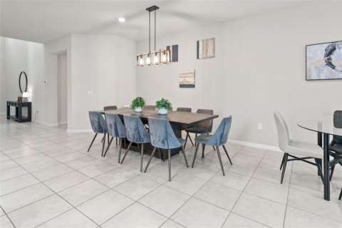 House in Davenport, Florida 8 bedrooms, 373.93 sq.m. № 1919107 - photo 8