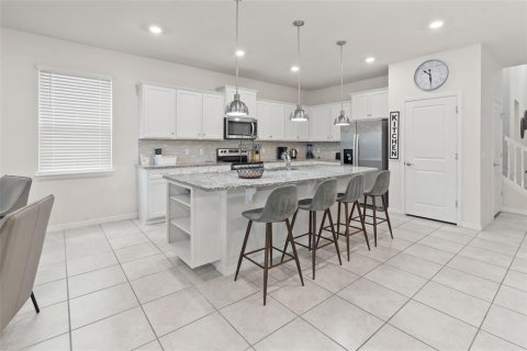 House in Davenport, Florida 8 bedrooms, 373.93 sq.m. № 1919107 - photo 3