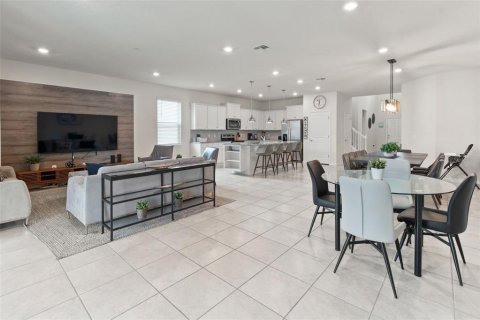 House in Davenport, Florida 8 bedrooms, 373.93 sq.m. № 1919107 - photo 7