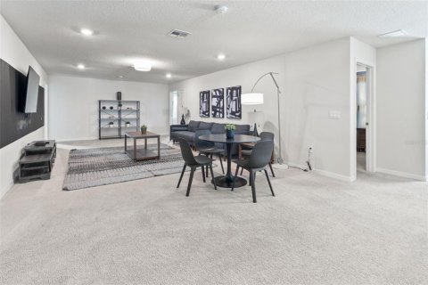 House in Davenport, Florida 8 bedrooms, 373.93 sq.m. № 1919107 - photo 16