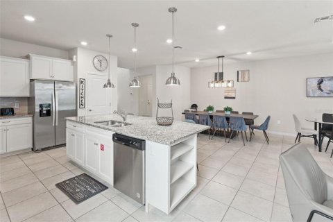 House in Davenport, Florida 8 bedrooms, 373.93 sq.m. № 1919107 - photo 4