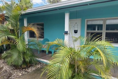 Commercial property in Saint Pete Beach, Florida 4 bedrooms, 130.06 sq.m. № 1842304 - photo 16