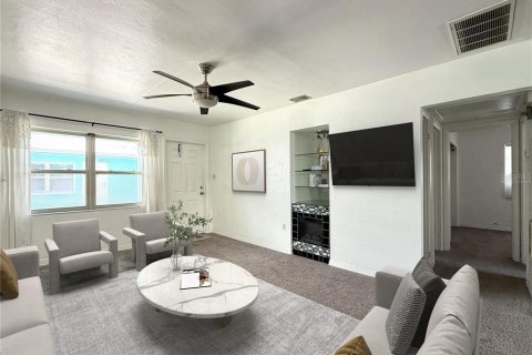 Commercial property in Saint Pete Beach, Florida 4 bedrooms, 130.06 sq.m. № 1842304 - photo 3