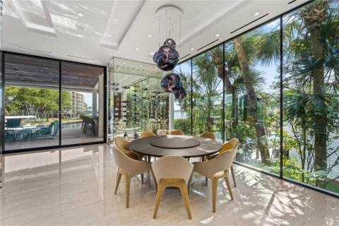 House in Miami, Florida 7 bedrooms, 690.73 sq.m. № 1096009 - photo 14