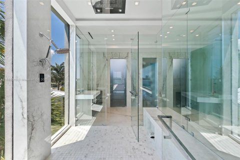 House in Miami, Florida 7 bedrooms, 690.73 sq.m. № 1096009 - photo 17