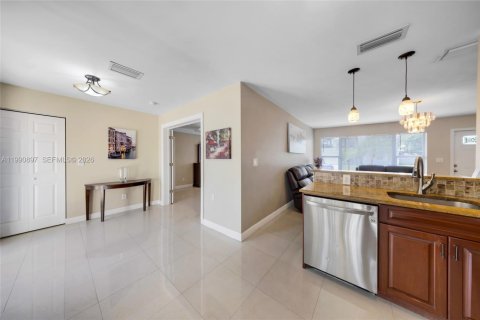 Villa ou maison à vendre à Pompano Beach, Floride: 3 chambres, 106.28 m2 № 2188693 - photo 9