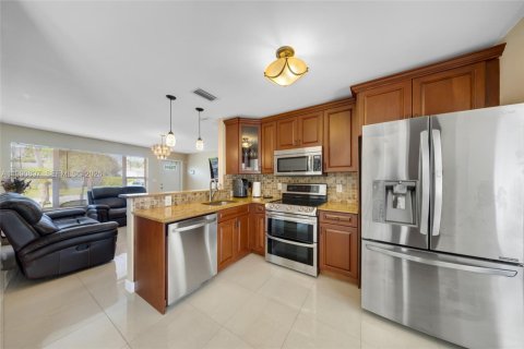 Villa ou maison à vendre à Pompano Beach, Floride: 3 chambres, 106.28 m2 № 2188693 - photo 4