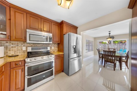 Villa ou maison à vendre à Pompano Beach, Floride: 3 chambres, 106.28 m2 № 2188693 - photo 6