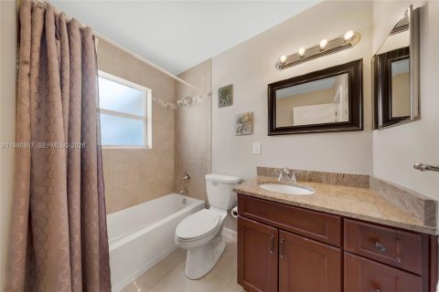 Villa ou maison à vendre à Pompano Beach, Floride: 3 chambres, 106.28 m2 № 2188693 - photo 14