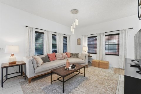Adosado en venta en Kissimmee, Florida, 4 dormitorios, 151.99 m2 № 1911158 - foto 6