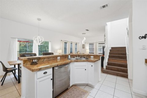 Adosado en venta en Kissimmee, Florida, 4 dormitorios, 151.99 m2 № 1911158 - foto 13