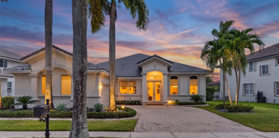 Villa ou maison à Weston, Floride 4 chambres, 248.42 m2 № 2301361