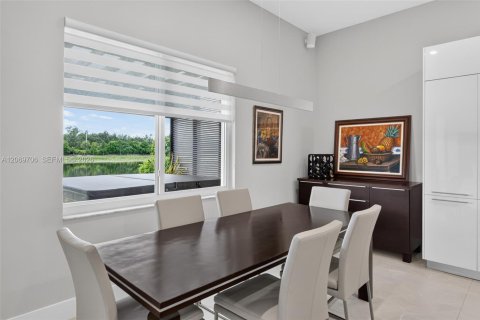 Villa ou maison à vendre à Weston, Floride: 4 chambres, 248.42 m2 № 2301361 - photo 9