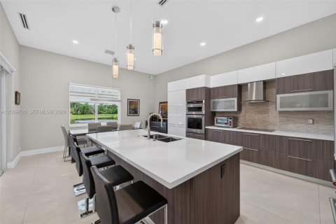 Villa ou maison à vendre à Weston, Floride: 4 chambres, 248.42 m2 № 2301361 - photo 8