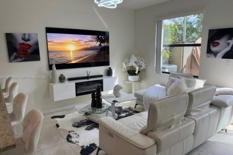 Таунхаус в Хайалиа, Флорида 2 спальни, 133.87м2 № 2034046