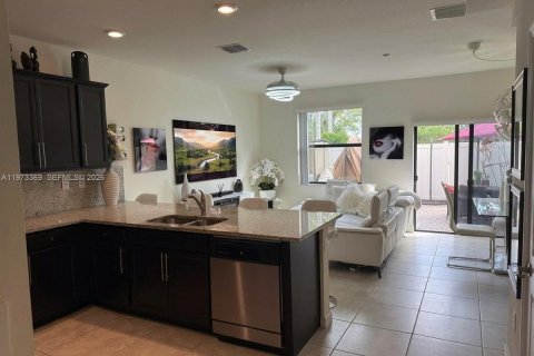 Купить таунхаус в Хайалиа, Флорида 2 спальни, 133.87м2, № 2034046 - фото 2