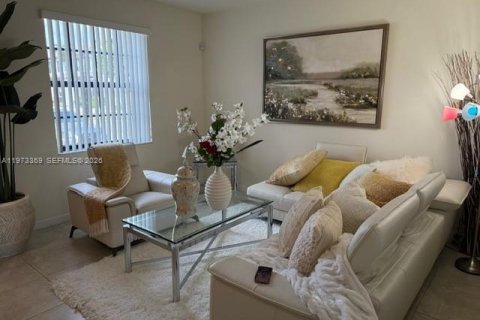 Купить таунхаус в Хайалиа, Флорида 2 спальни, 133.87м2, № 2034046 - фото 8