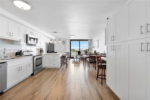 Condominio en Miami Beach, Florida, 1 dormitorio  № 2039206