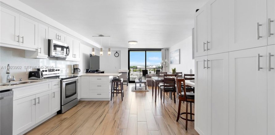 Condo à Miami Beach, Floride, 1 chambre  № 2039206