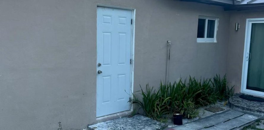 Propiedad comercial en West Palm Beach, Florida 1 dormitorio, 124.86 m2 № 2085021