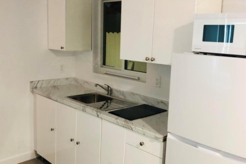 Propiedad comercial en alquiler en West Palm Beach, Florida, 1 dormitorio, 124.86 m2 № 2085021 - foto 2